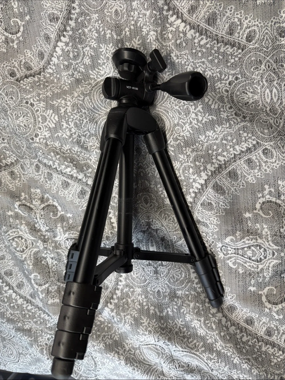 Sony VCT - R100 Tripod